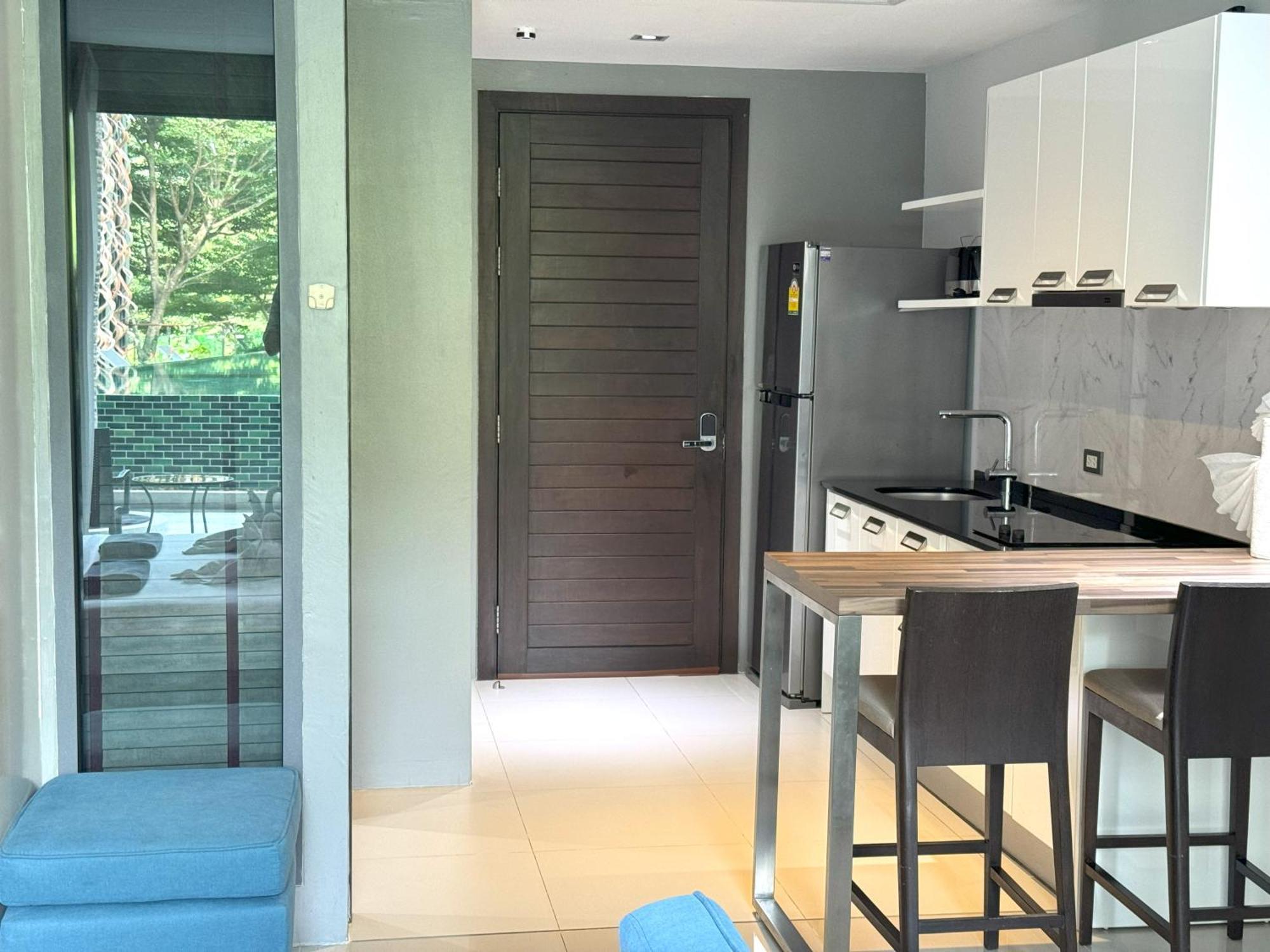 Private Apartment At Emerald Terrace Patong Exterior foto