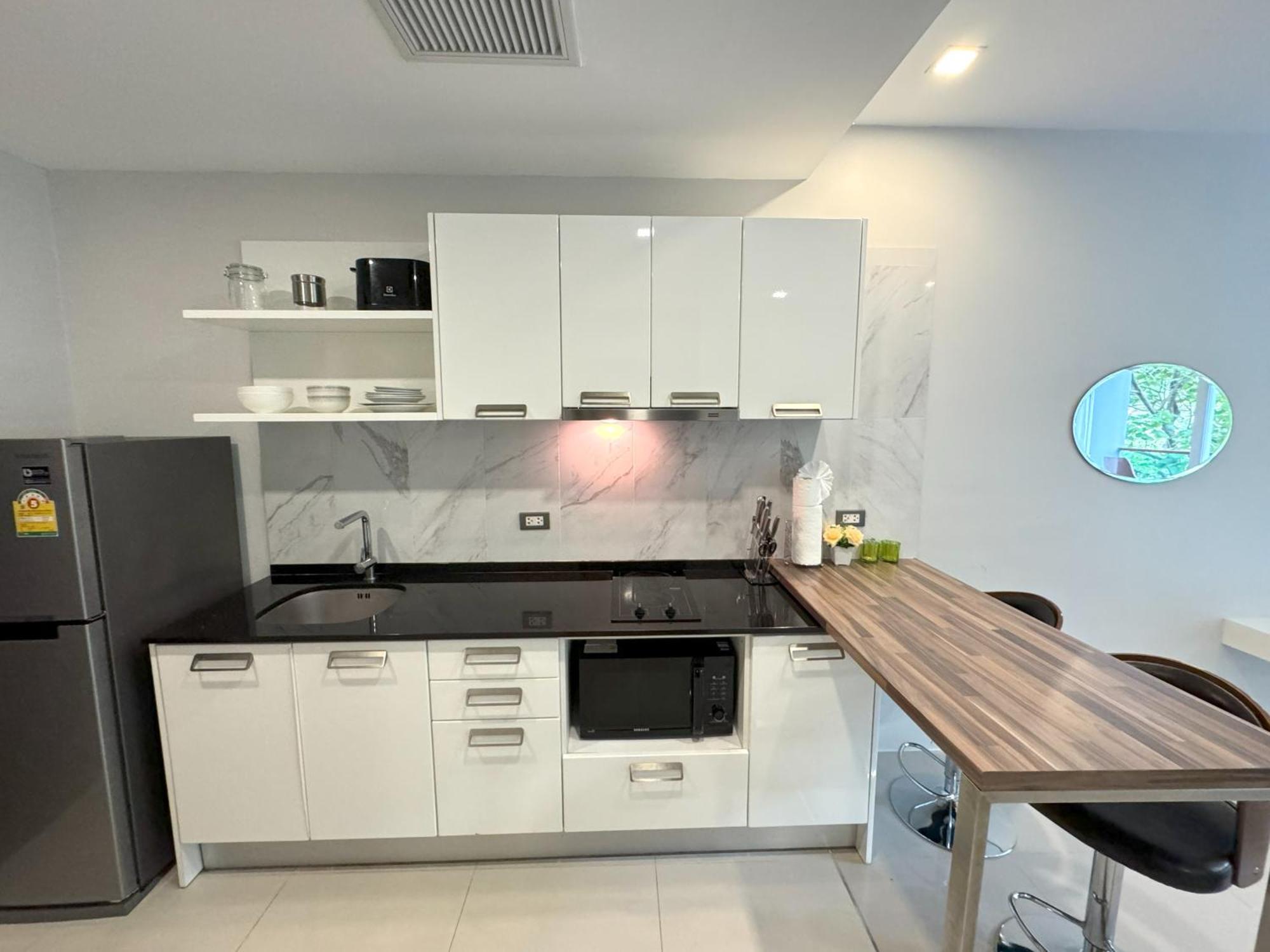 Private Apartment At Emerald Terrace Patong Exterior foto
