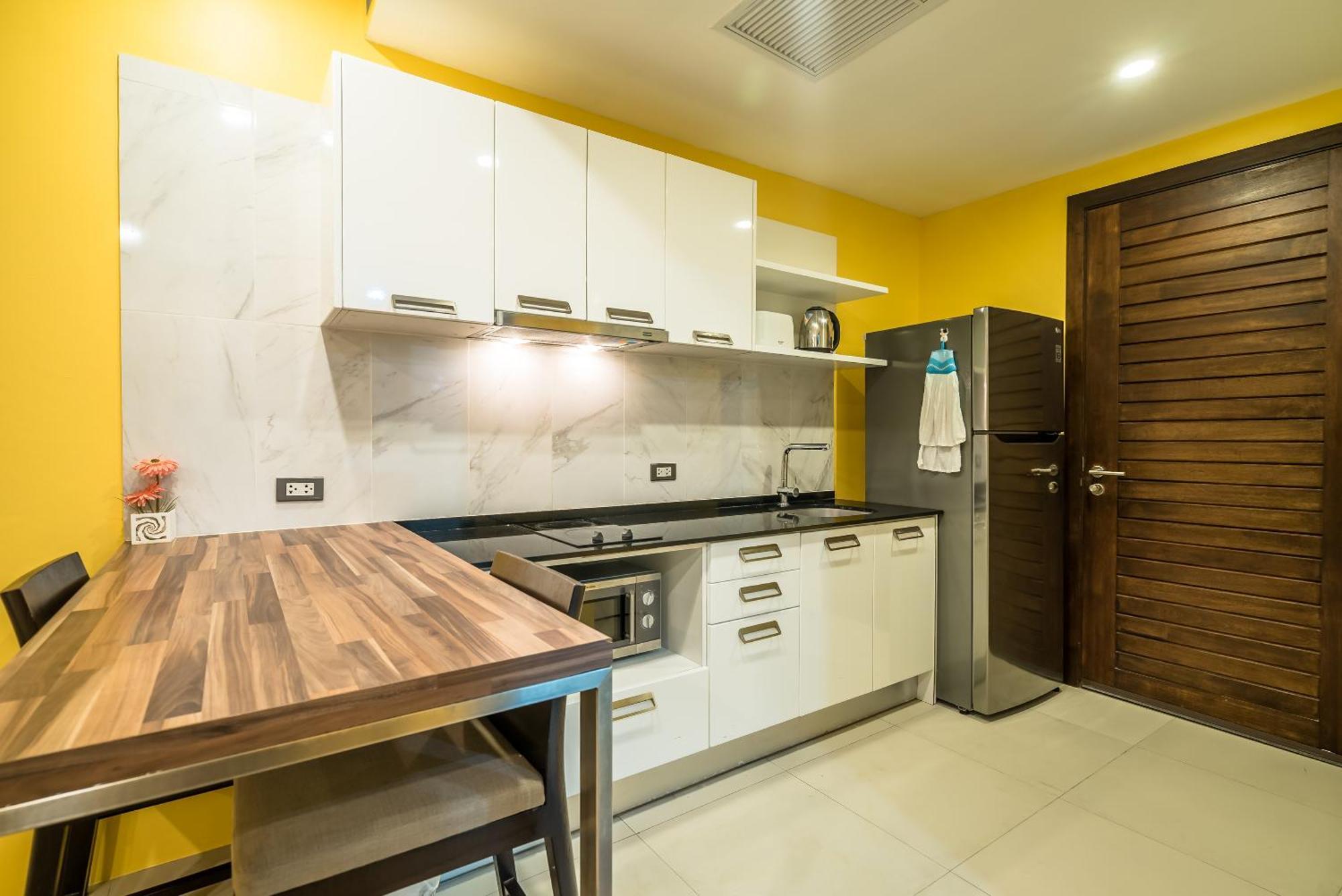 Private Apartment At Emerald Terrace Patong Exterior foto